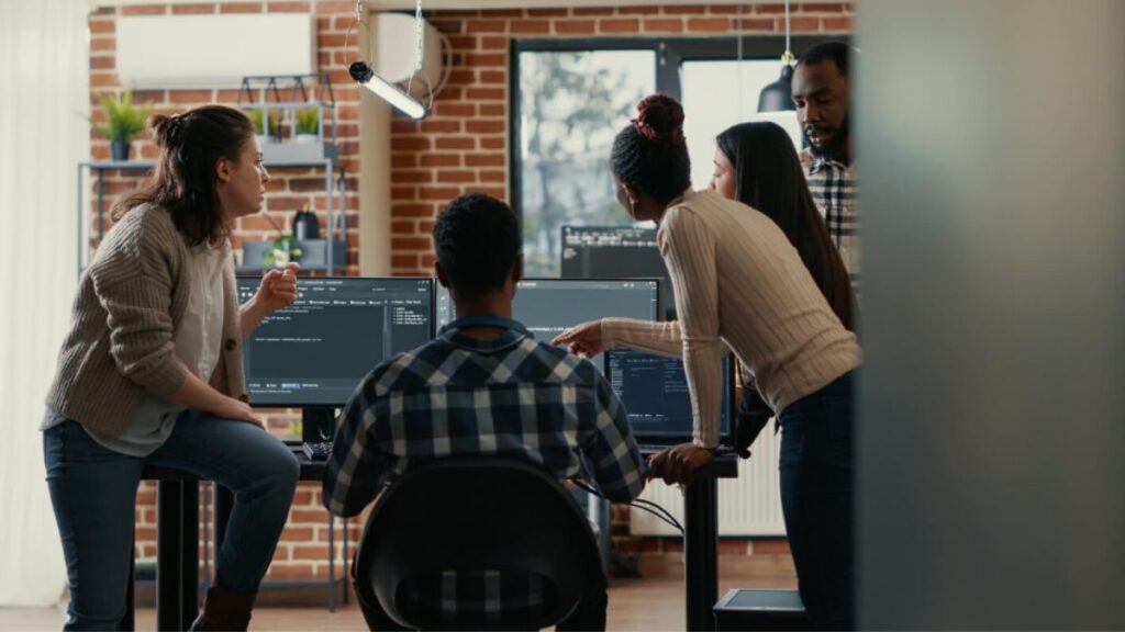 O que é software house: serviços, funcionamento e vantagens